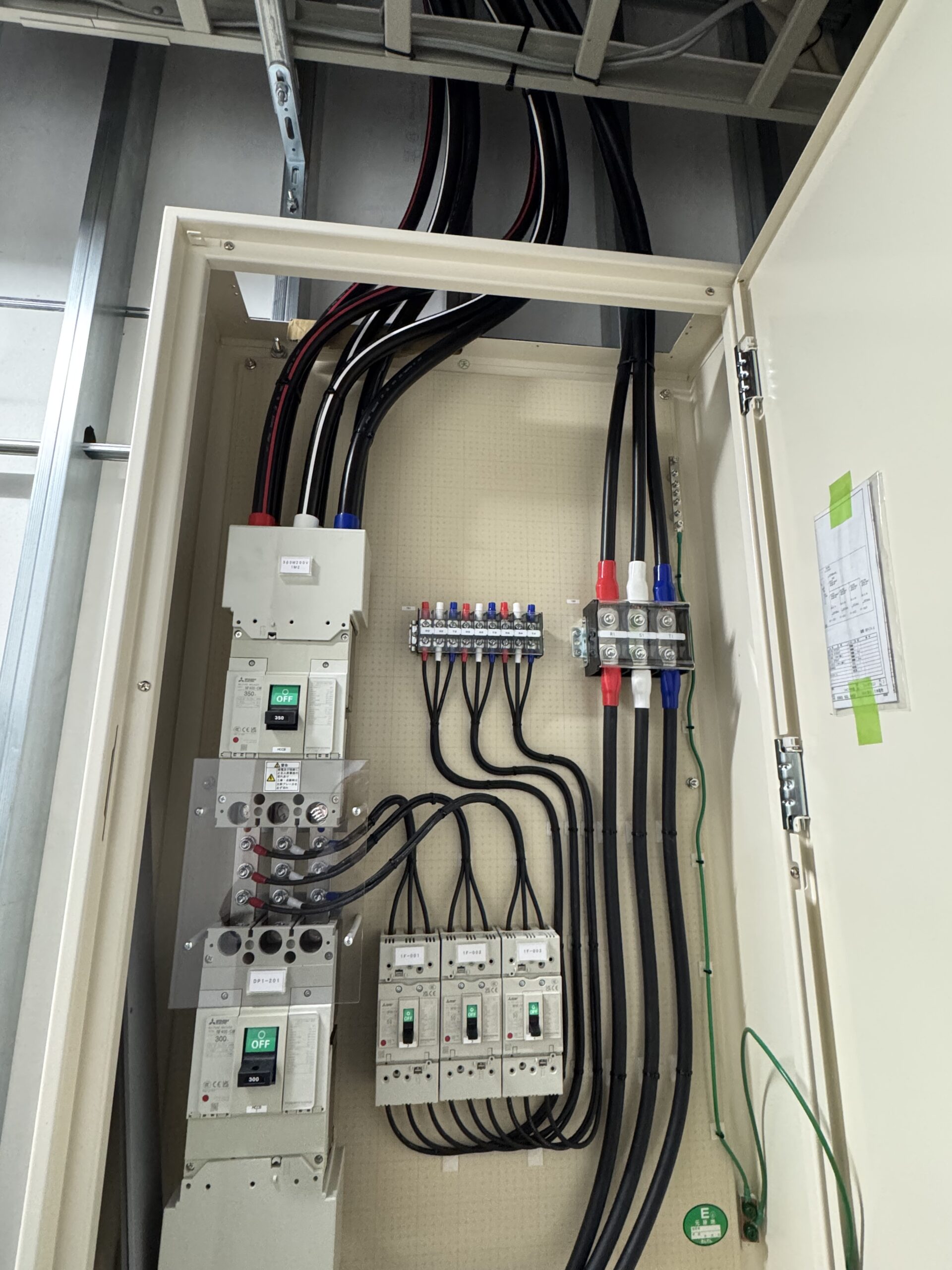 見た目も重視で結線を行います！